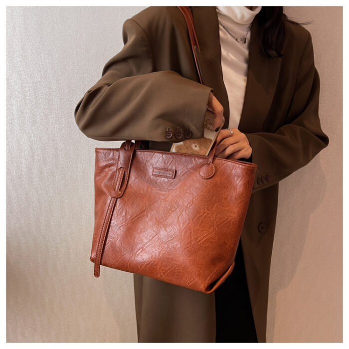 Leisure Retro Commuter Tote Bag - Image 2