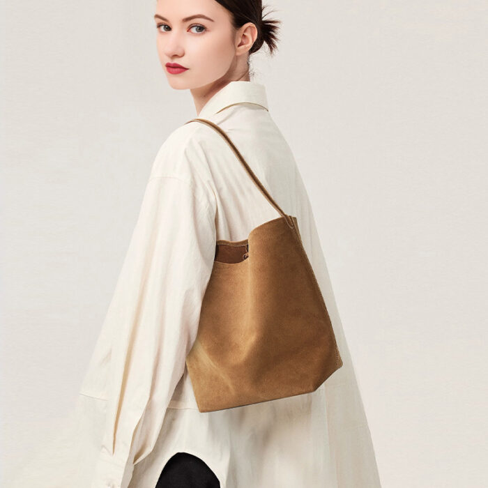 Women's Leather Commuter Shoulder Bag - Image 3