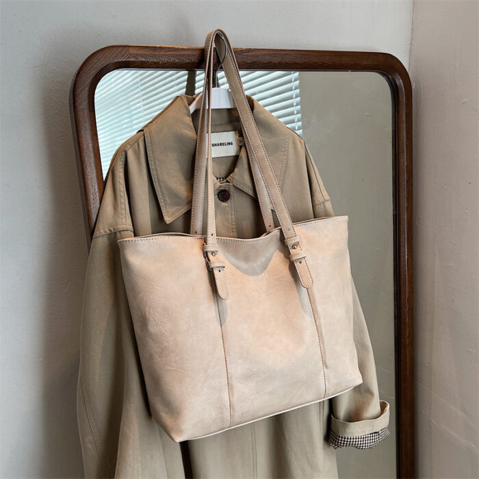 Large Capacity Commuter Portable Tote Bag - Image 1